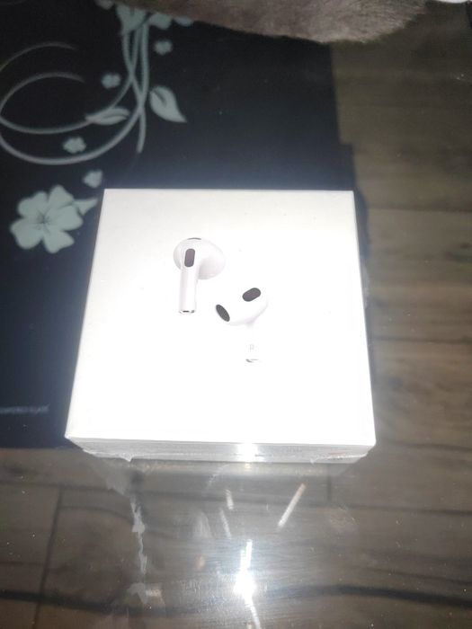 Airpods 3 nou, sigilat