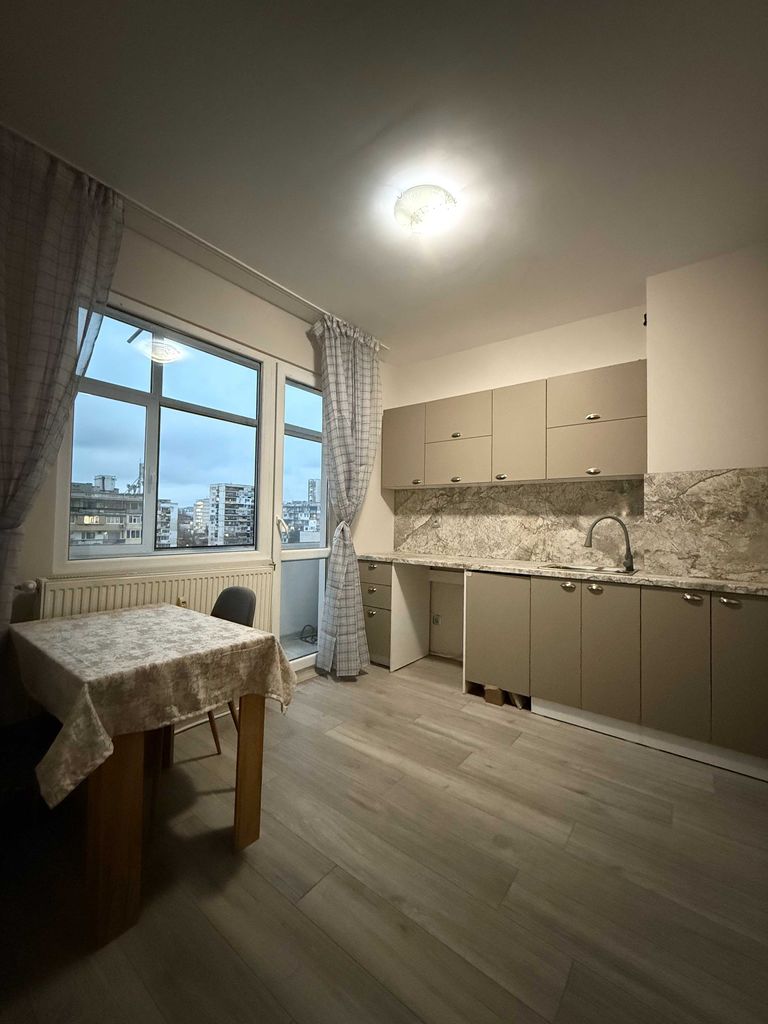 Продава се Двустаен апартамент в Варна, Автогара - 45 кв.м за 2220 €/кв.м - Снимка #4