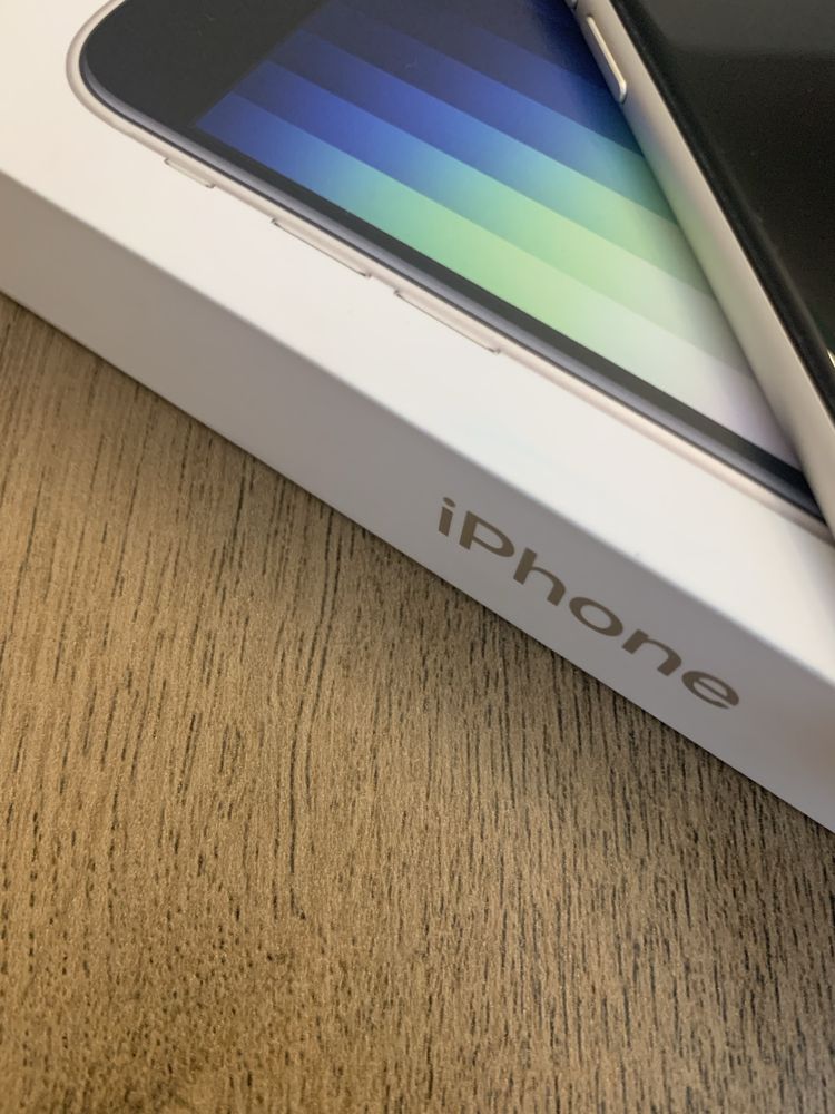 iPhone SE 2022 Starlight (астро бяло) 64 GB