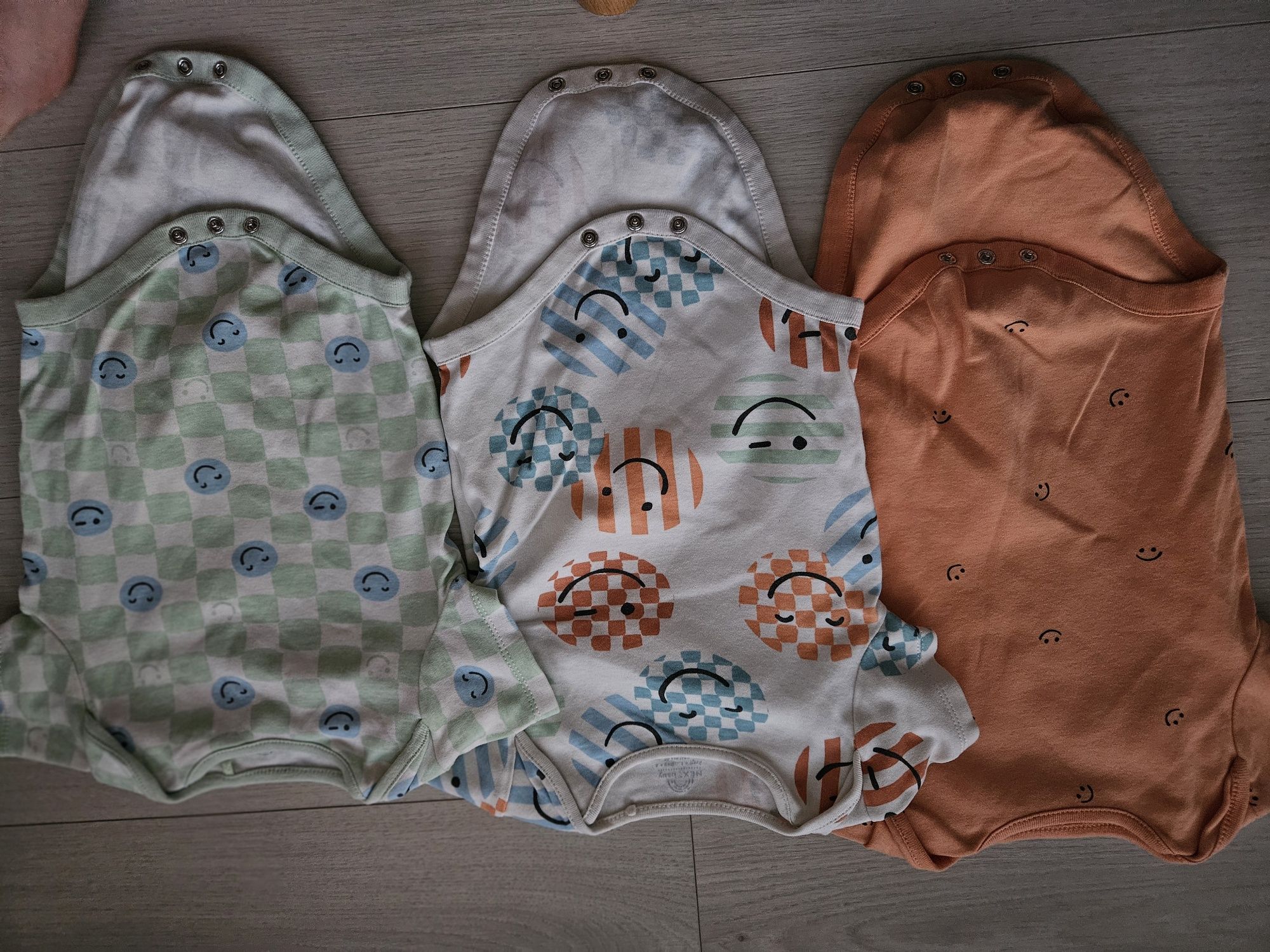Vand pachet haine bebe - 12 body-uri bebe 9-12 luni, de la Next, bunba
