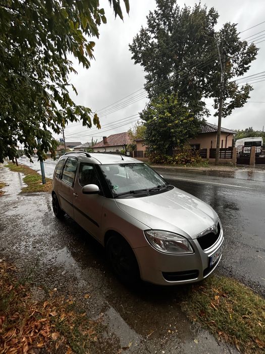 Vând Skoda Roomster