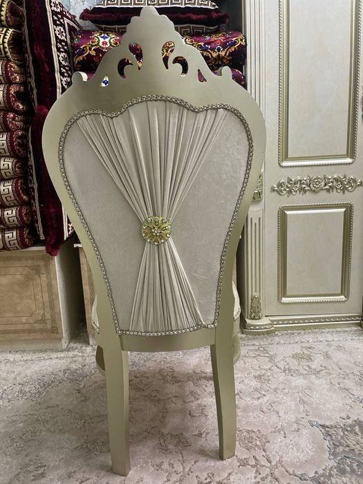 Стол 12 стульев.Новый.модель коралевскии.без дефектов.