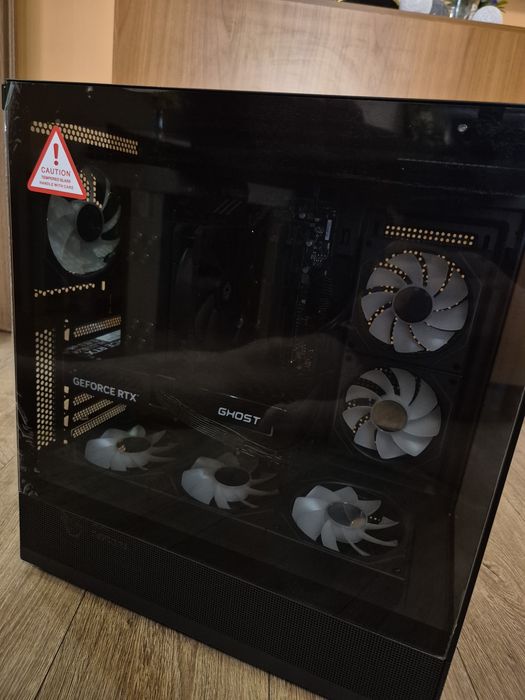 Pc de Gaming cu lumini