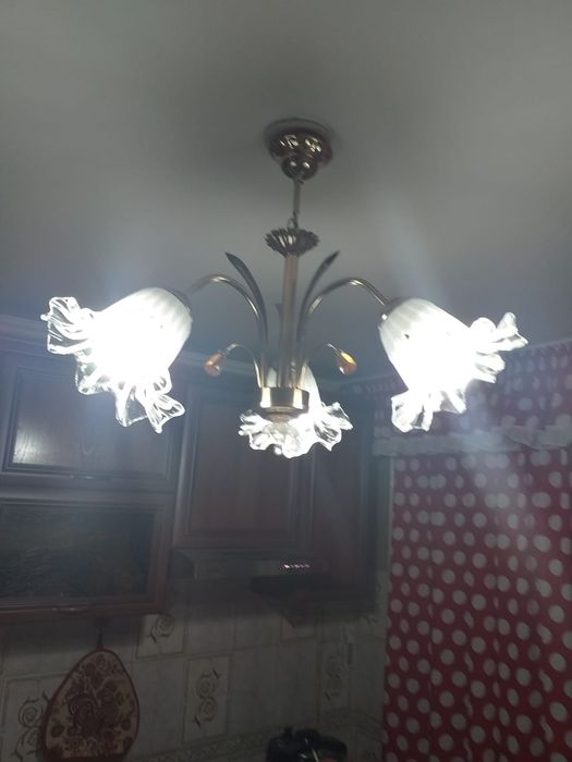 Продам люстру 3 рожка