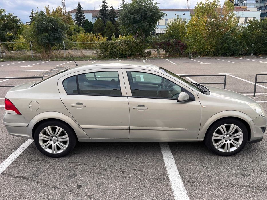 Opel Astra H sedan 2008 1.6 benzina UNIC PROPRIETAR