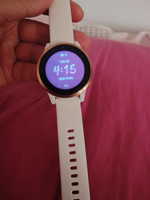 Vand ceas  dama, garmin vivoactive 4s,alb,foarte bine intretinut,,,