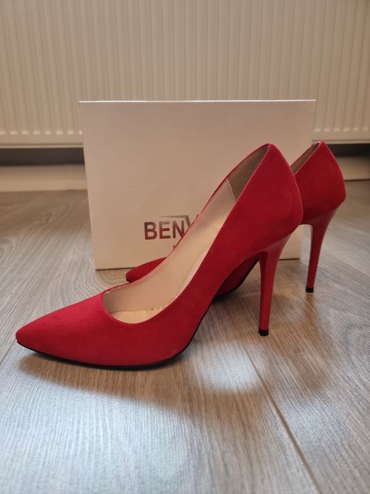 Pantofi de piele intoarsa