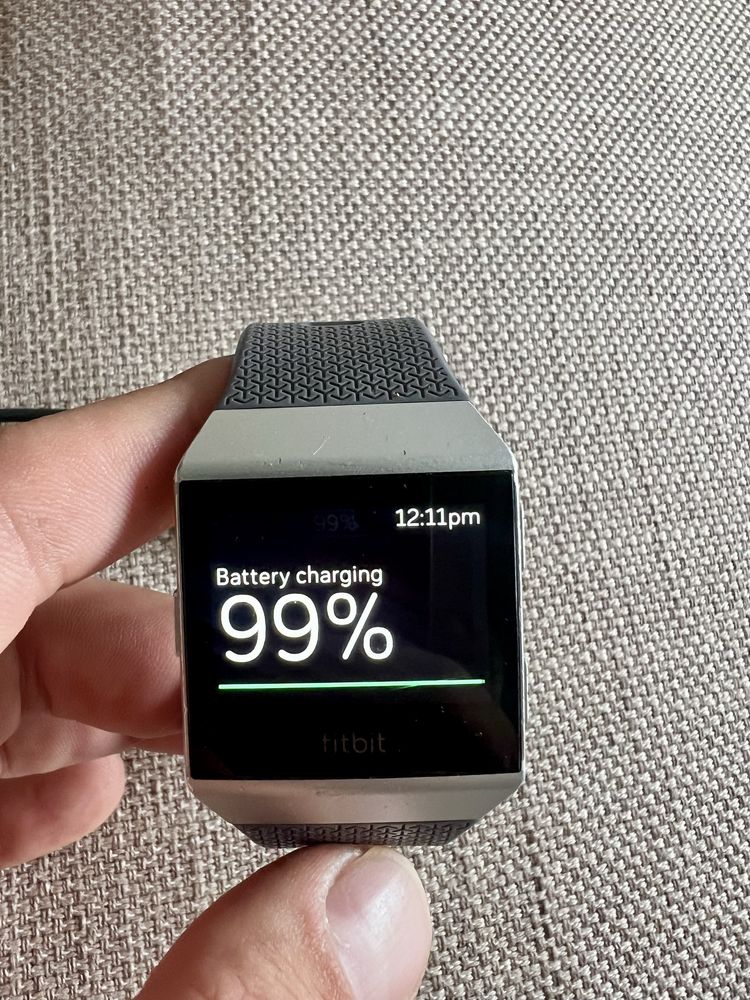 Фитнесс часы Fitbit Ionic