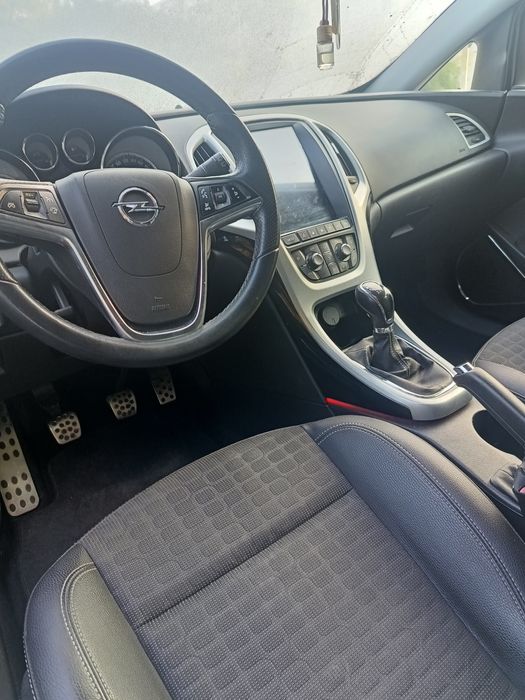 Opel Astra J GTC 11/2013 jante RJ 19" euro5 RAR efectuat