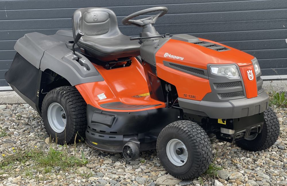 Tractoraș tuns iarba/gazon Husqvarna TC 138 2020 450cc Recent adus !