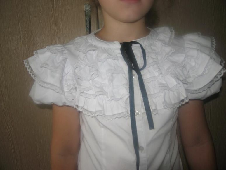 блузки фирменные на девочку для школы, 1-4 класс, рост 130-146см