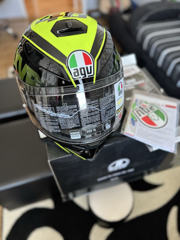 Продавам чисто нова каска AGV K5 S – размер S