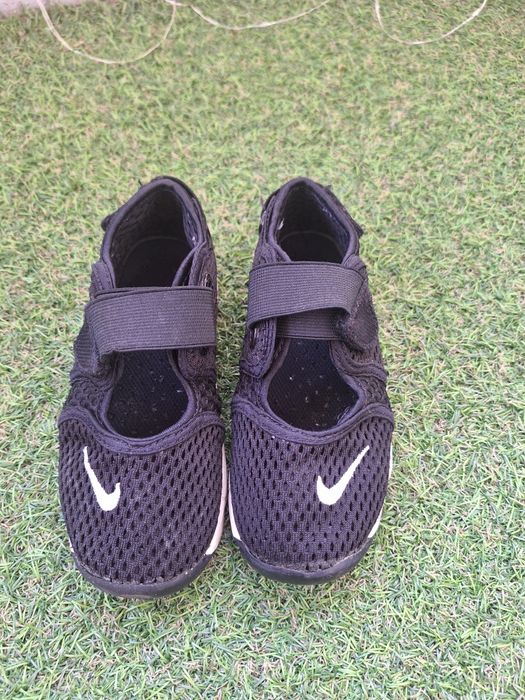 Adidasi Nike tip sandaluta