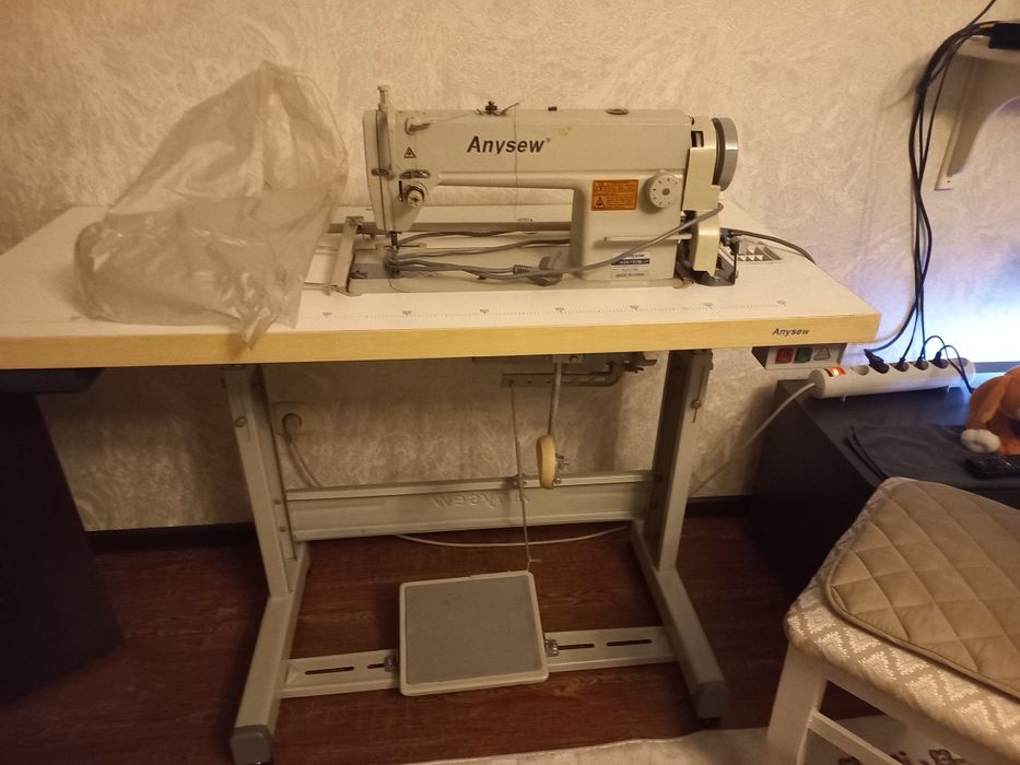 Продам швейную машину