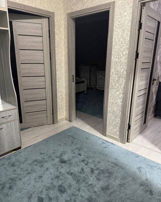 Чиланзар 9. Срочно 3 комнаты. Техника и мебель.  Метро 1 остановка