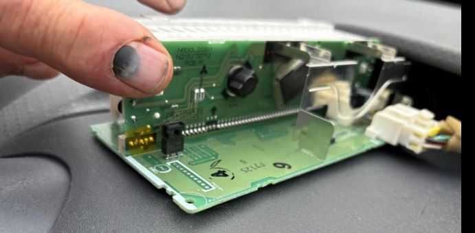 Reparatii Display Mitsubishi Colt