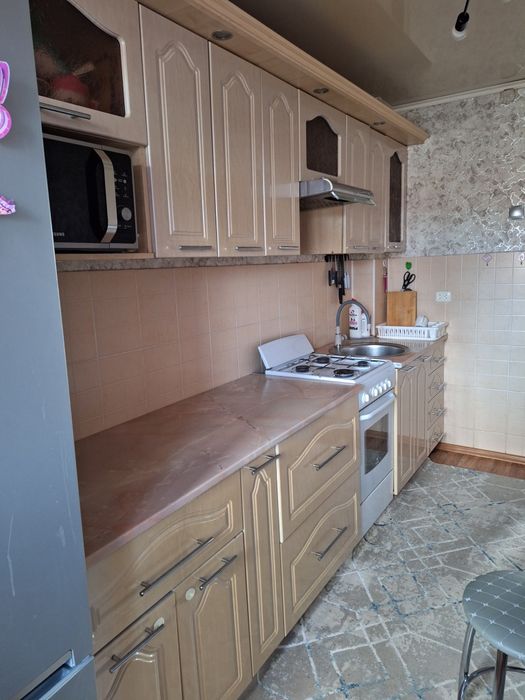 Продам кухонный гарнитур б/