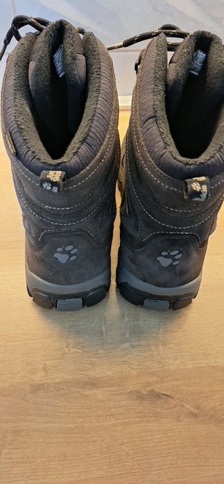 Проданам зимни обувки Jack Wolfskin