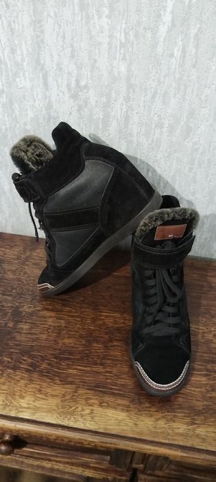 Продам зимние ботинки.