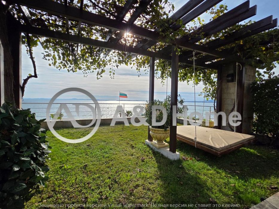 Двустаен апартамент в Долче Вита, на брега на морето! Собствен двор!