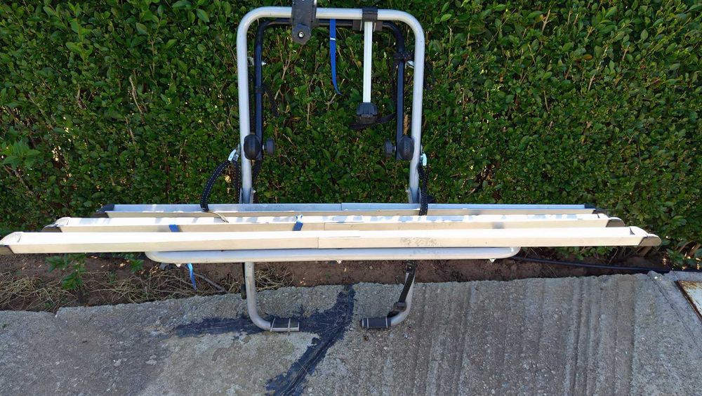 Багжник за 3 бр велосипеди багажника е слаган 2пъти почти нов