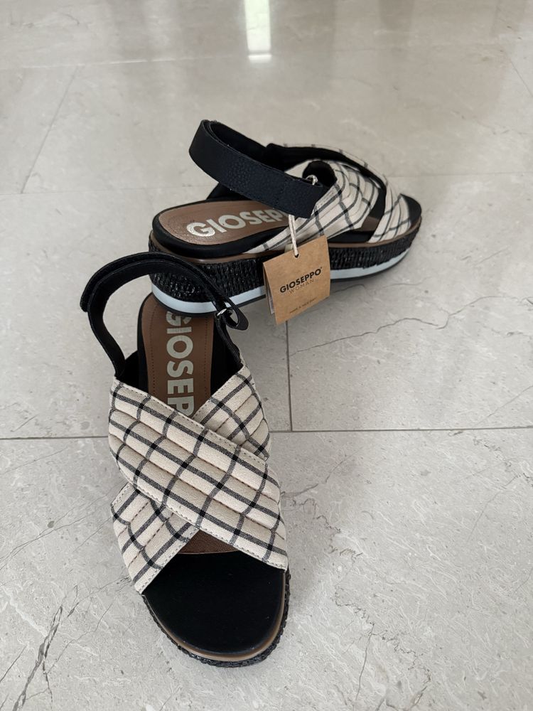 Дамски сандали Gioseppo и Mango