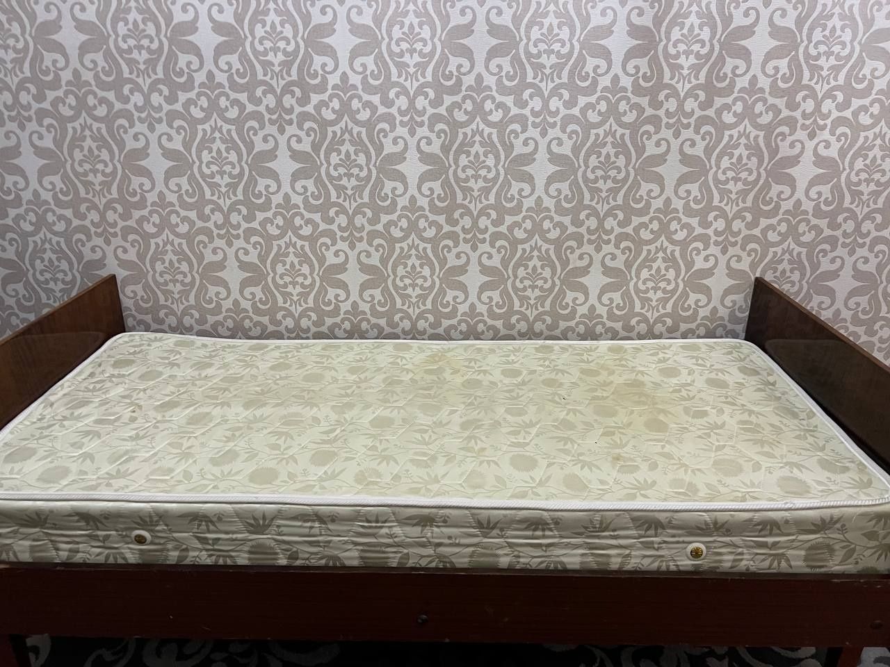 Кроват с матрасом