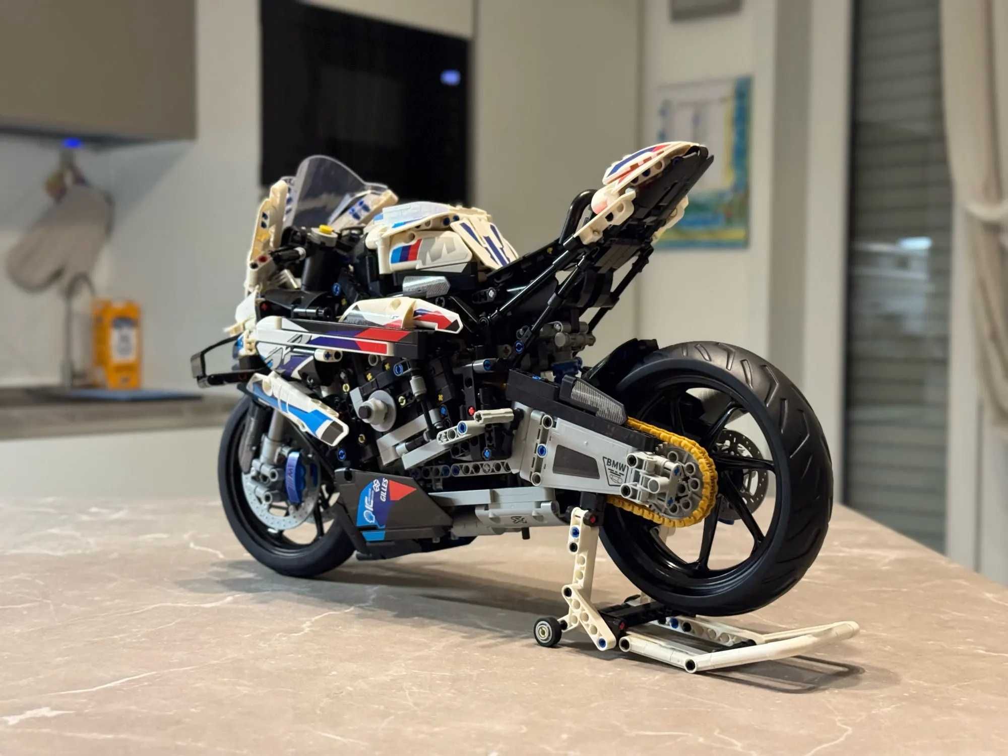 Motocicleta tip Lego BMW M1000RR - 1920 piese DE ASAMBLAT