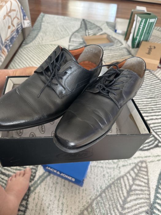 Vand pantofi dama si barbat la 60 70 lei perechea