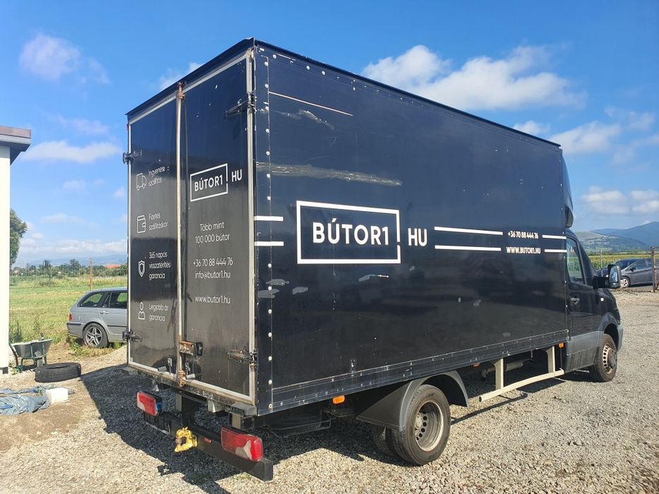 Vand cub de Mercedes sprinter cu scara