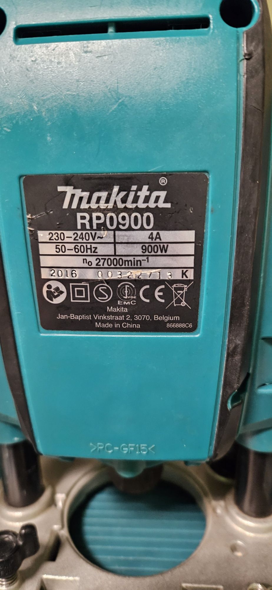 Makita Оберфреза RP0900 220V