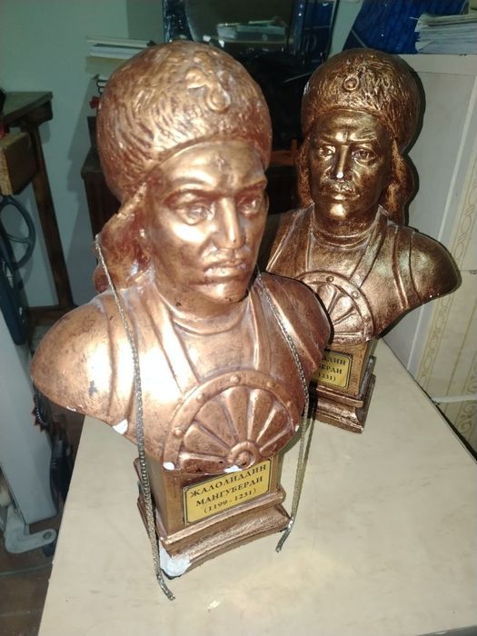 Ж.Мангуберди бюстлари сотилади