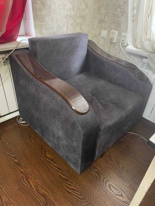 Продам 2 кресла б/у в хорошем состоянии