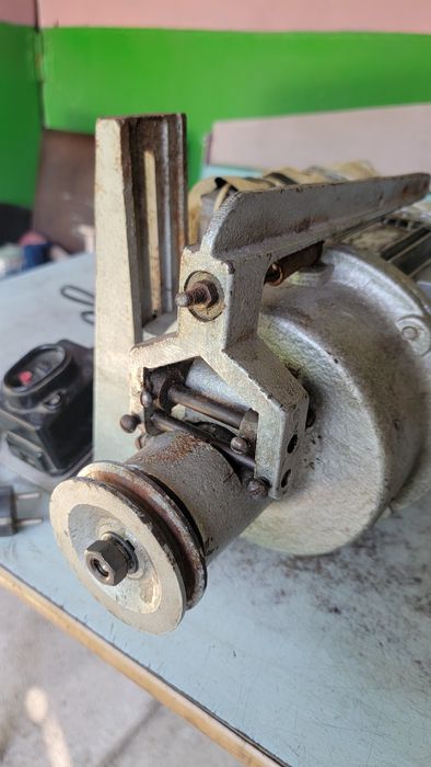 Швейная машинка 1022М двигатель + сцепной механизм.