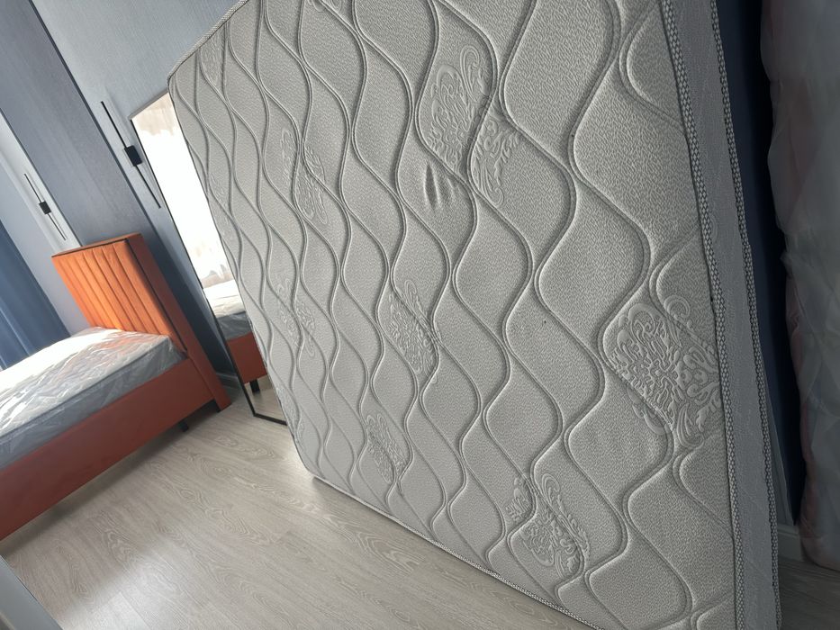 Матрас 180х200 и 90х200 бу