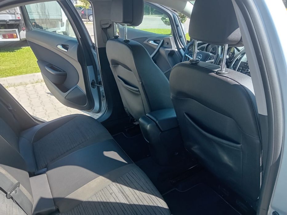 Vand Opel Astra anul fabricatiei 2016