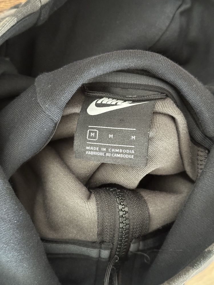 Nike tech fleece camo top Оригинално! CJ5975-010