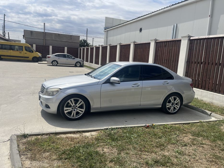 Mercedes C 200.