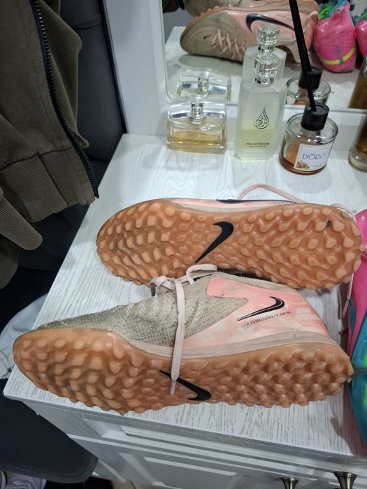 Кроссовки, бутсы, сороконожки продам