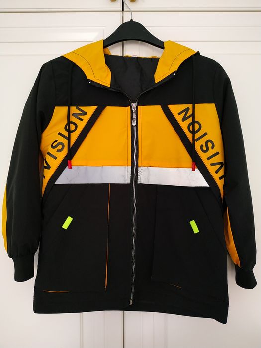 Детская ветровка, на рост 140-150 см