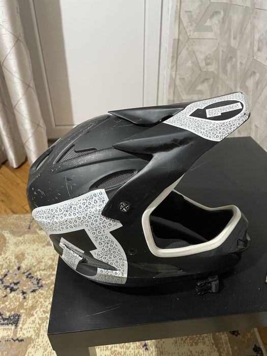 Каска sixsixone