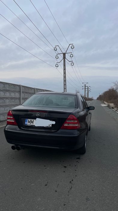 Vând Mercedes C-class