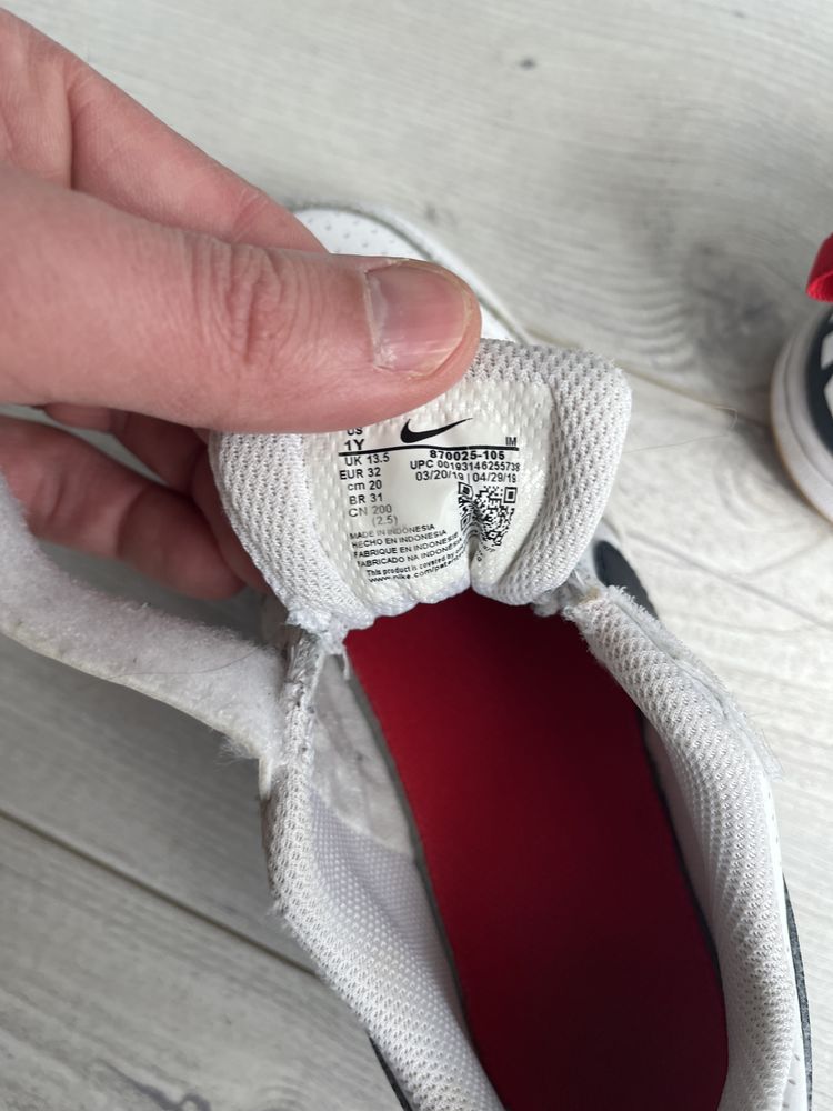 Оригинални кожени кецове/маратонки Nike номер 33