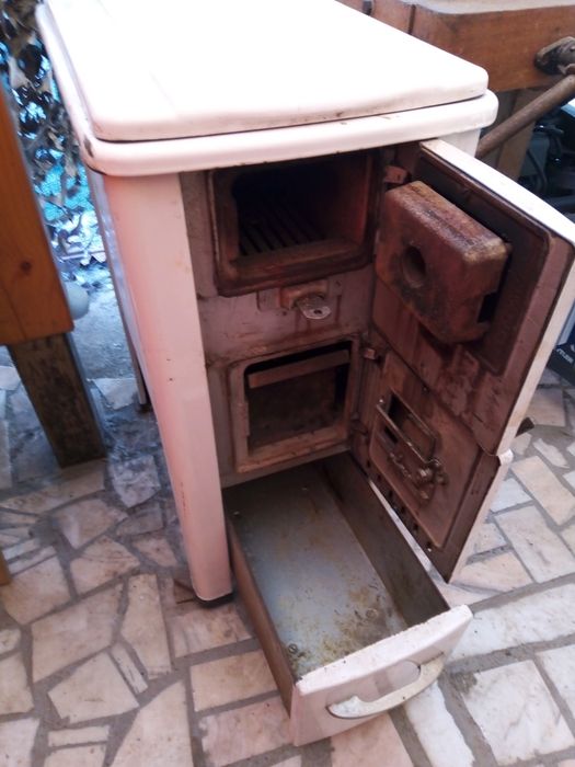 Sobă email cu plită de fontă