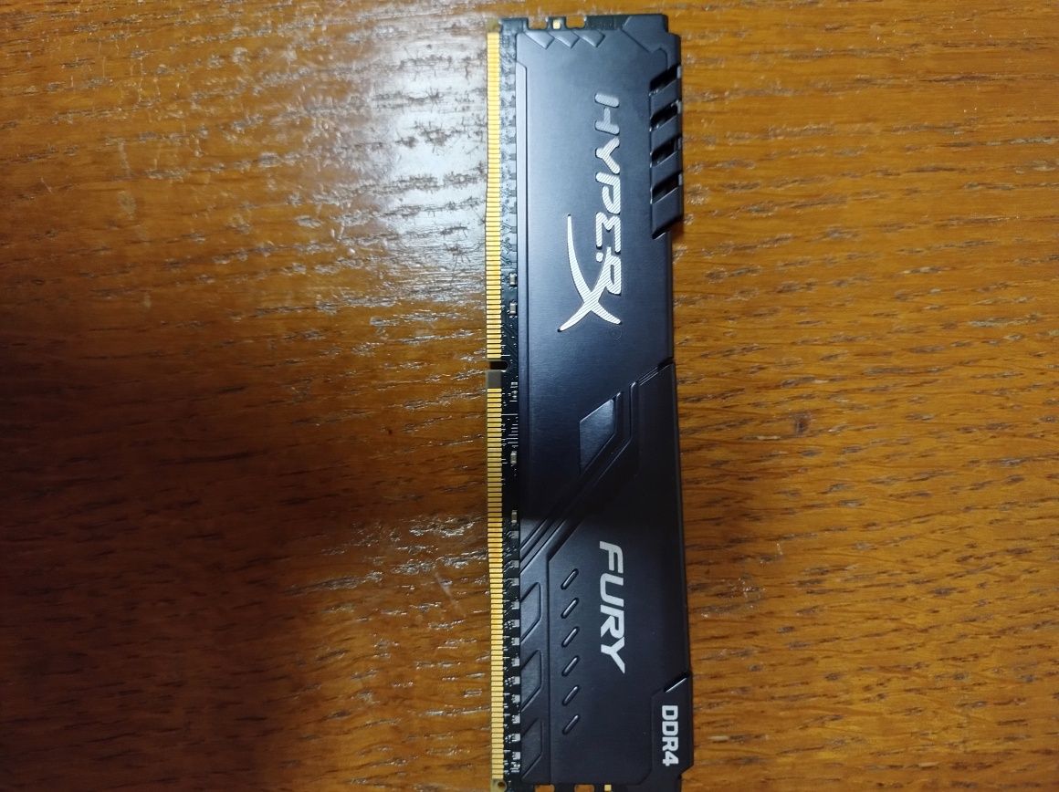 Corsair , Hyperx fury DDR 4 CL 16