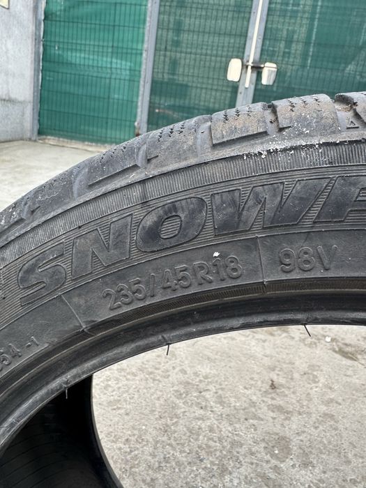 2бр Зимни Гуми Toyo 235/45 R18