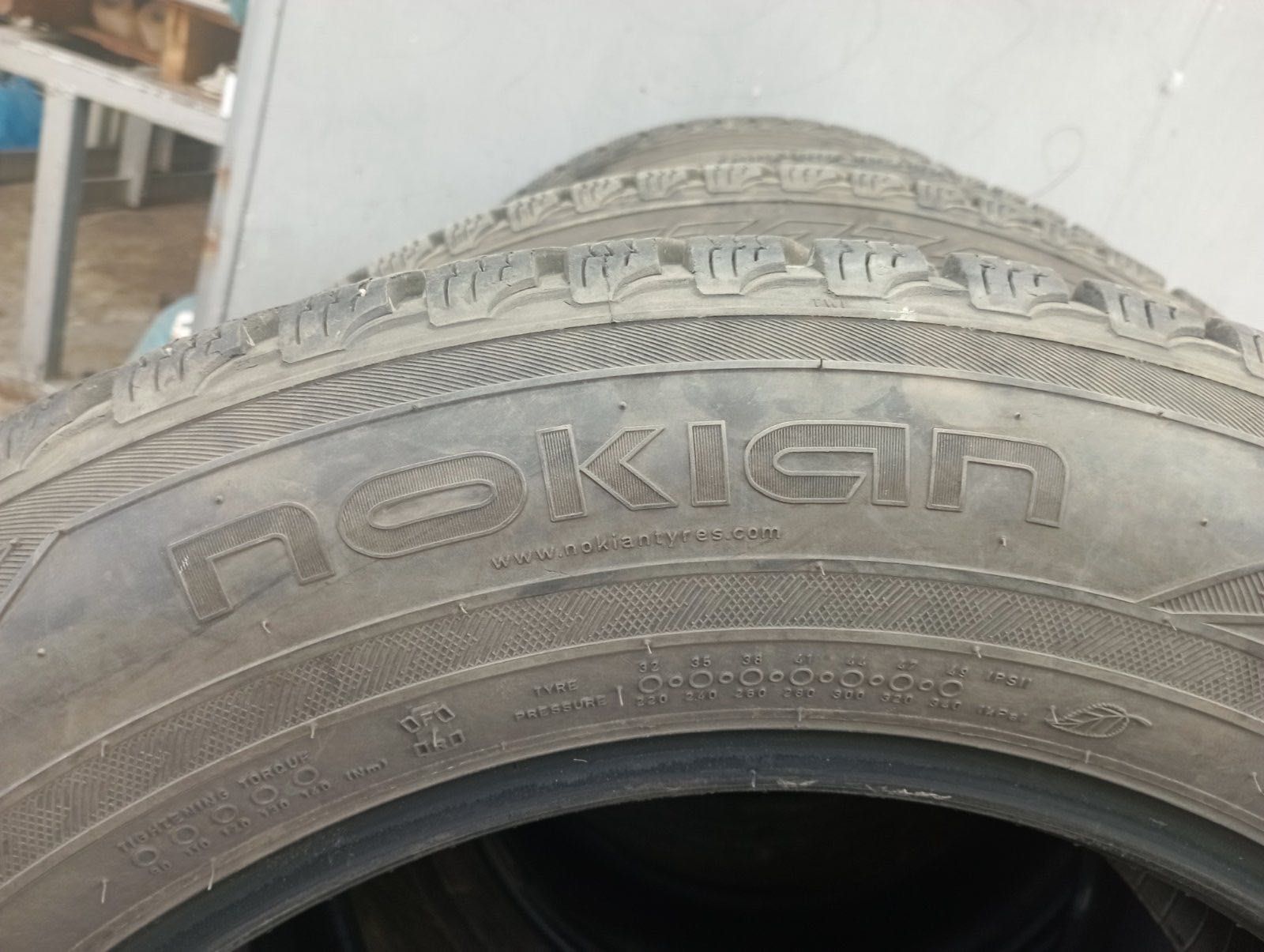 Гуми Nokian 235/60/18 всесезонни