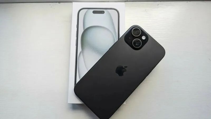 Продам Iphone 15 (Black)