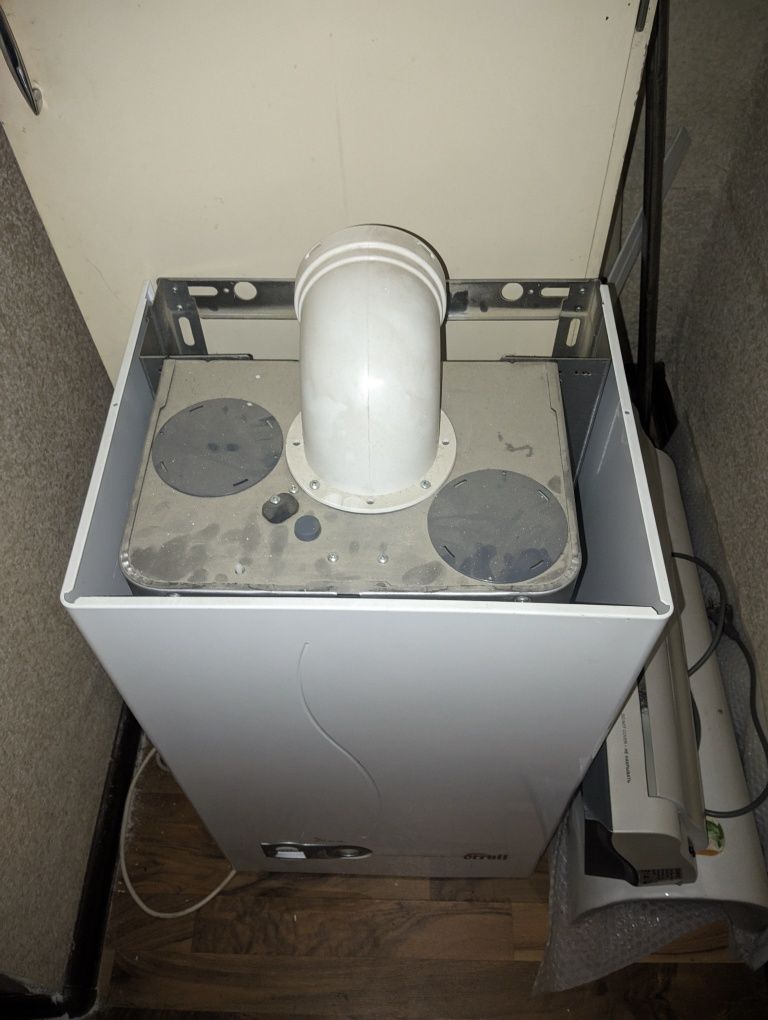 Ferroli  газовый котёл ( Ferroli F24)