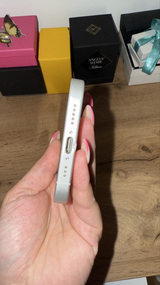 Iphone 16 128 GB white / бял
